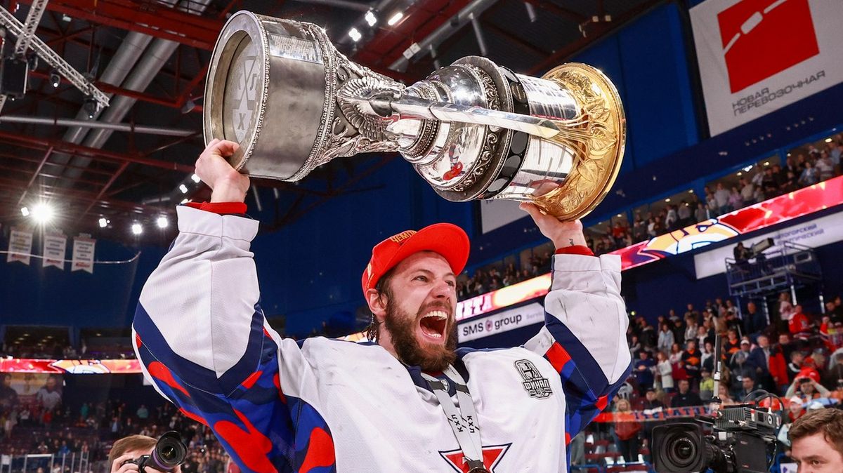 Ruský brankář mířil do Philadelphia Flyers. Doma ho zatkli kvůli vojně